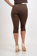 Pantalone Capri elasticizzato con spacchetto.