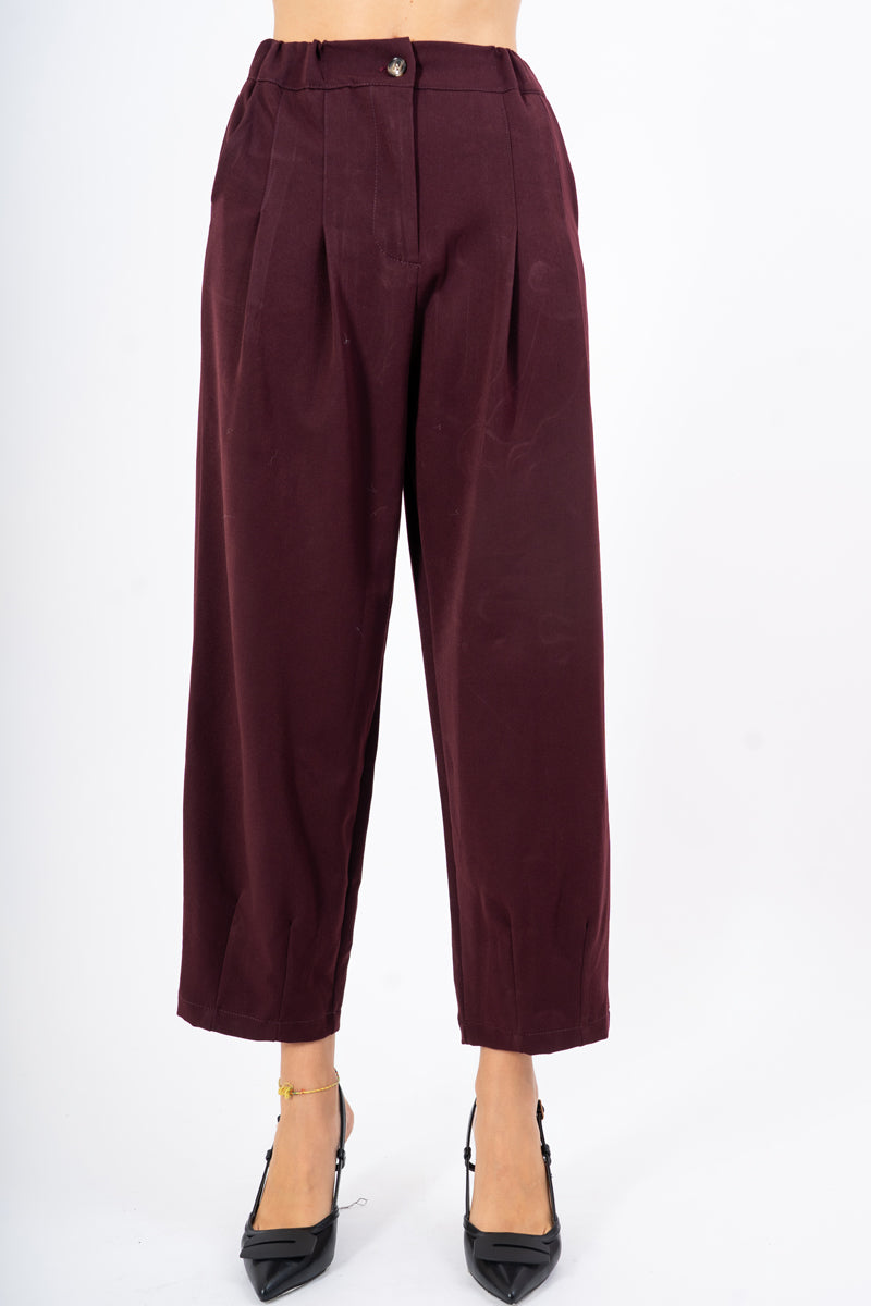 modella indossando Pantalone Balloon Chic colore