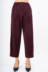 modella indossando Pantalone Balloon Chic colore