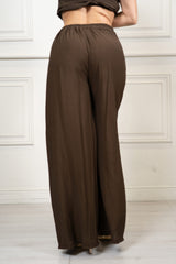 modella indossando Pantalone palazzo con applicazioni gioiello in misto viscosa colore