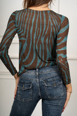 modella indossando Maglia Aveline Zebrata colore