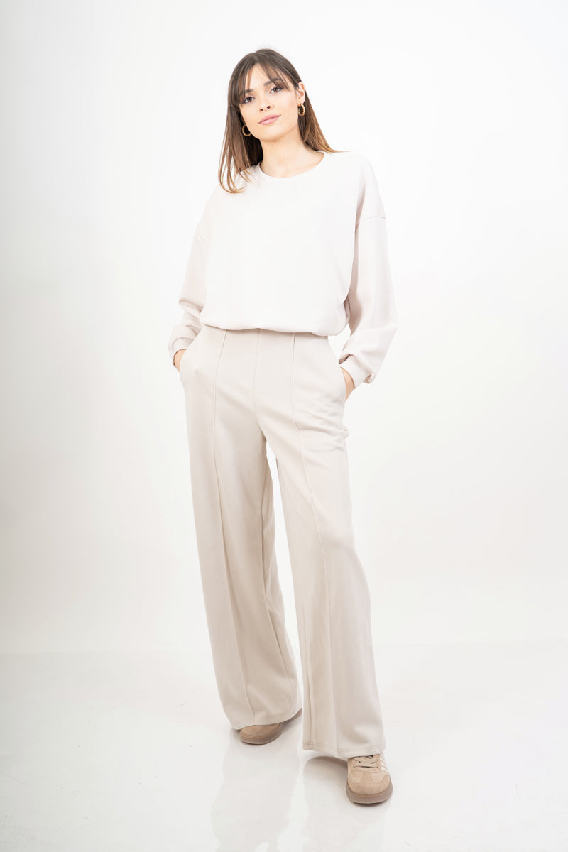 modella indossando Maglia felpa over con spalla scesa ed effetto palloncino colore