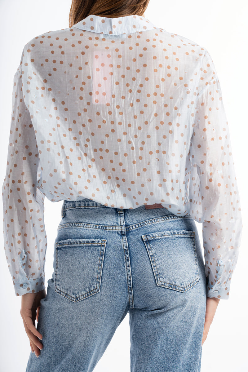 modella indossando Camicia velata a pois in tencel con collo coreano colore