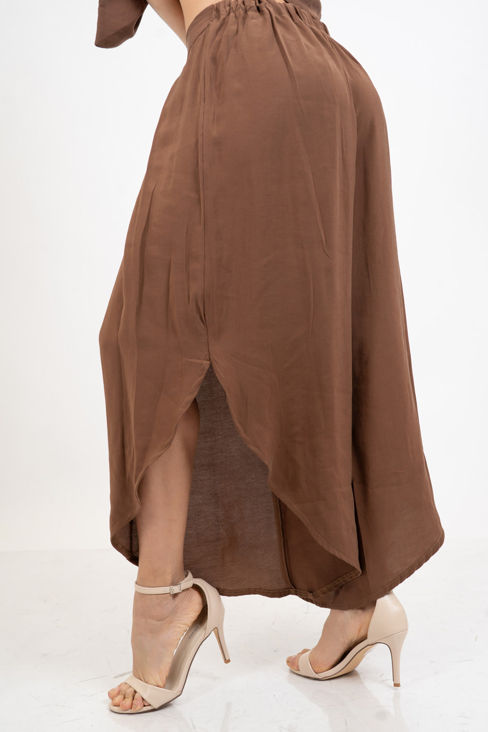 Pantalone ampio fluido in misto viscosa.