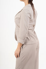 modella indossando Giacca avvitata rigata spinata beige colore