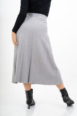 modella indossando Gonna Soft Pleat in maglia plissé colore