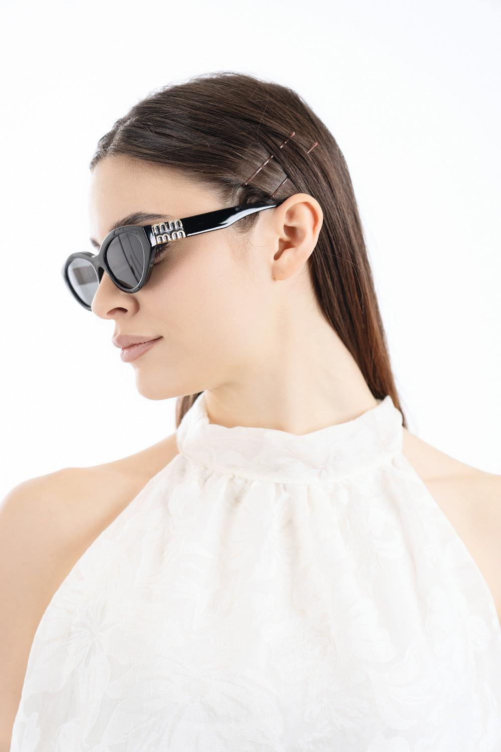 modella indossando Occhiali da sole cat-eye con montatura spessa UV400 colore