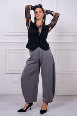 modella indossando Pantalone Selwyn balloon colore Grigio Unica