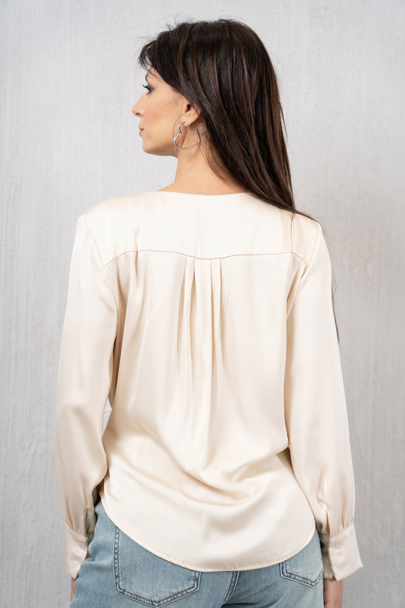 Blusa Elegante in Raso con Scollo a Portafoglio