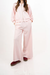 modella indossando Pantalone palazzo felpa con elastico colore Rosa Unica