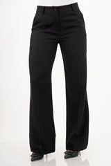 modella indossando Pantalone nero a gamba dritta con tasche alla francese colore Nero