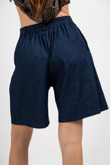 Bermuda ampio con pinces effetto chambray.