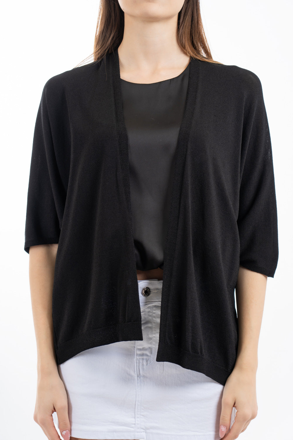 modella indossando Cardigan leggero in maglia con manica pipistrello e linea morbida colore Nero Unica