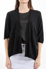 modella indossando Cardigan leggero in maglia con manica pipistrello e linea morbida colore Nero Unica