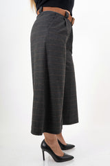 modella indossando Pantagonna palazzo in panno microcheck con cintura colore