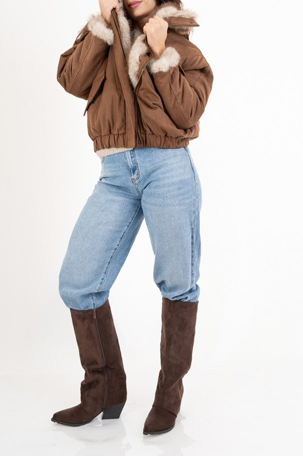 modella indossando Jeans balloon fit in denim – Lavaggio medio colore