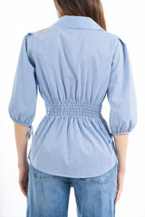 modella indossando Camicia rigata donna in cotone elasticizzato con vita arricciata e maniche a palloncino colore