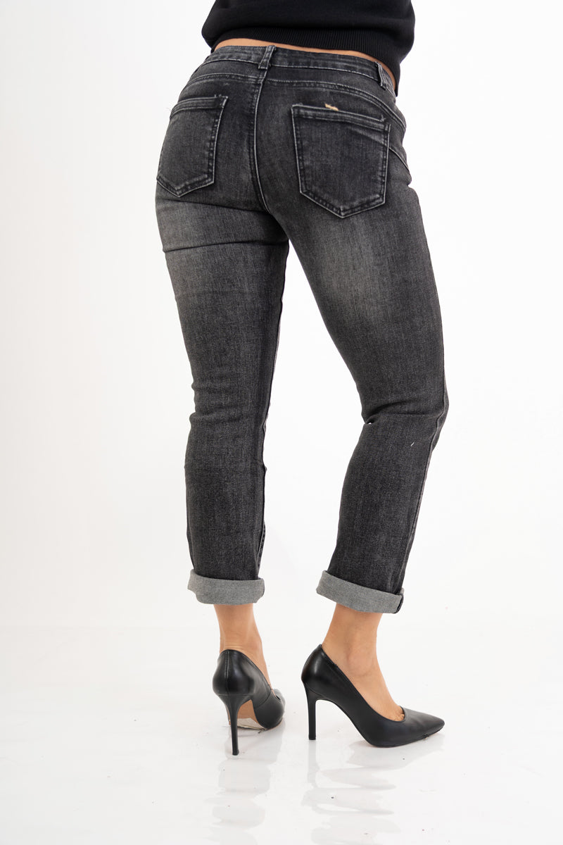 modella indossando Jeans push-up in denim elasticizzato – Grigio slavato colore