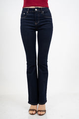 Jeans flare a vita media in denim elasticizzato con fondo a zampa.