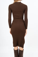 modella indossando Abito CutMood in misto viscosa con oblò colore