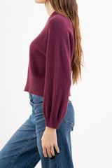 modella indossando Maglione morbido con manica ampia e bordo a costine colore