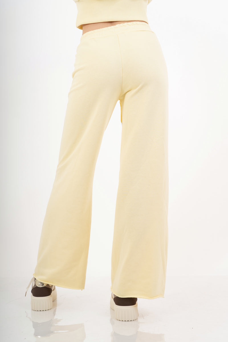 modella indossando Pantalone palazzo in felpa elasticizzata con coulisse colore