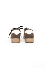 Sneakers in camoscio ed ecopelle marrone con suola in gomma