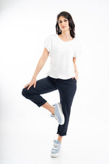 modella indossando Blusa effetto raso cangiante con scollo V e manica con cucitura interna colore