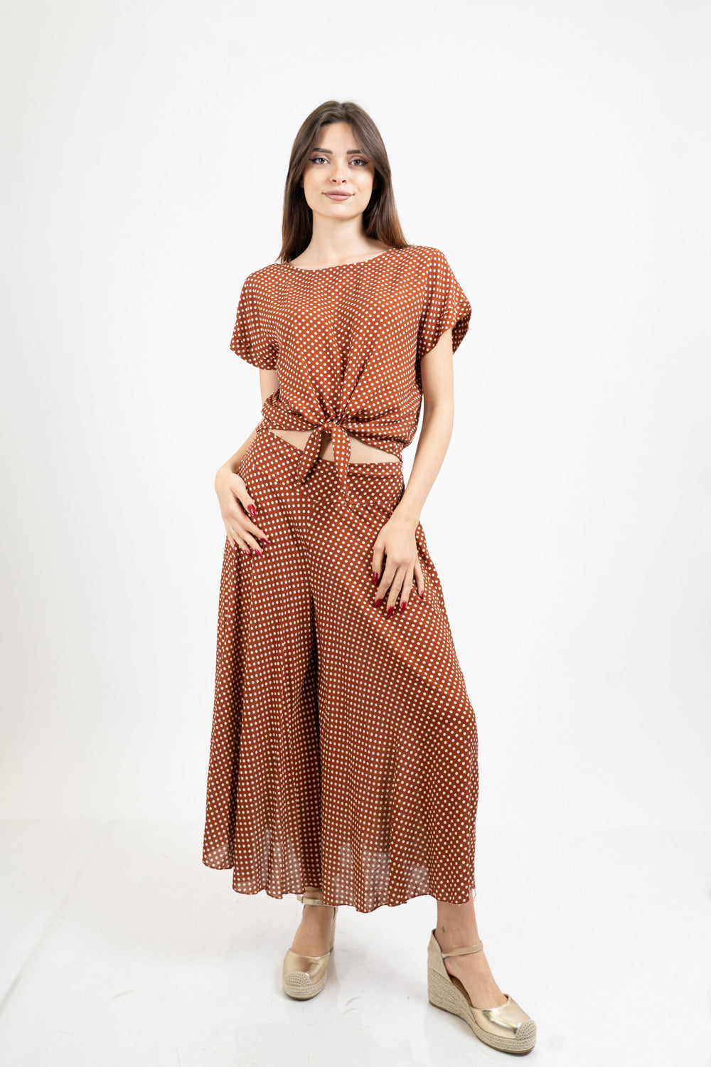 Pantagonna ampia in viscosa a pois con vita alta e retro elasticizzato.