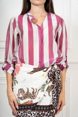 modella indossando Camicia Collo Coreana in Tencel a Righe Multicolor colore