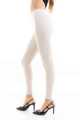 modella indossando Leggings cavallerizza a vita alta in maglina elasticizzata Avorio colore Avorio