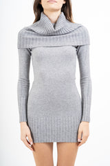Abito in maglia con collo ampio a coste