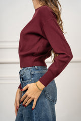 modella indossando Maglia Mirelle boxy in misto viscosa colore