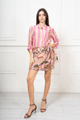 modella indossando Camicia Collo Coreana in Tencel a Righe Multicolor colore