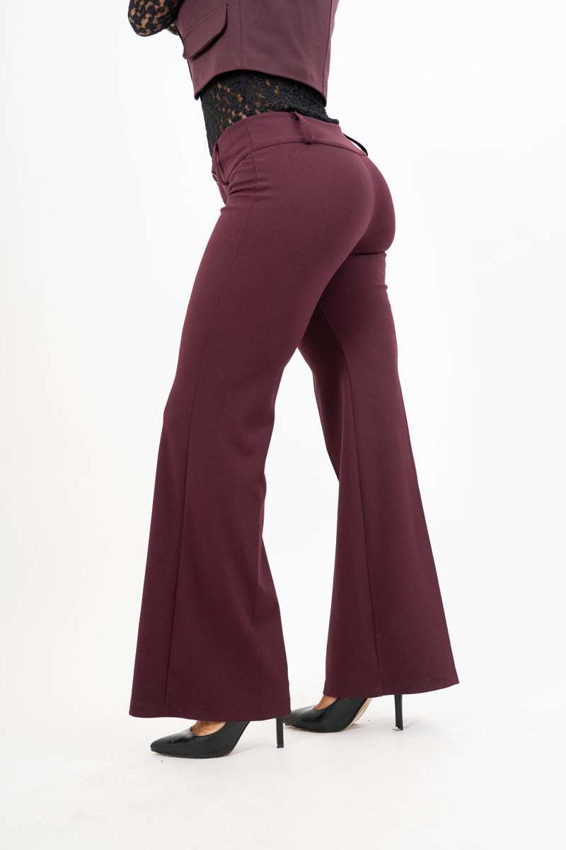 Pantalone svasato in crep con baschina alta Prugna