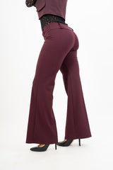 Pantalone svasato in crep con baschina alta Prugna