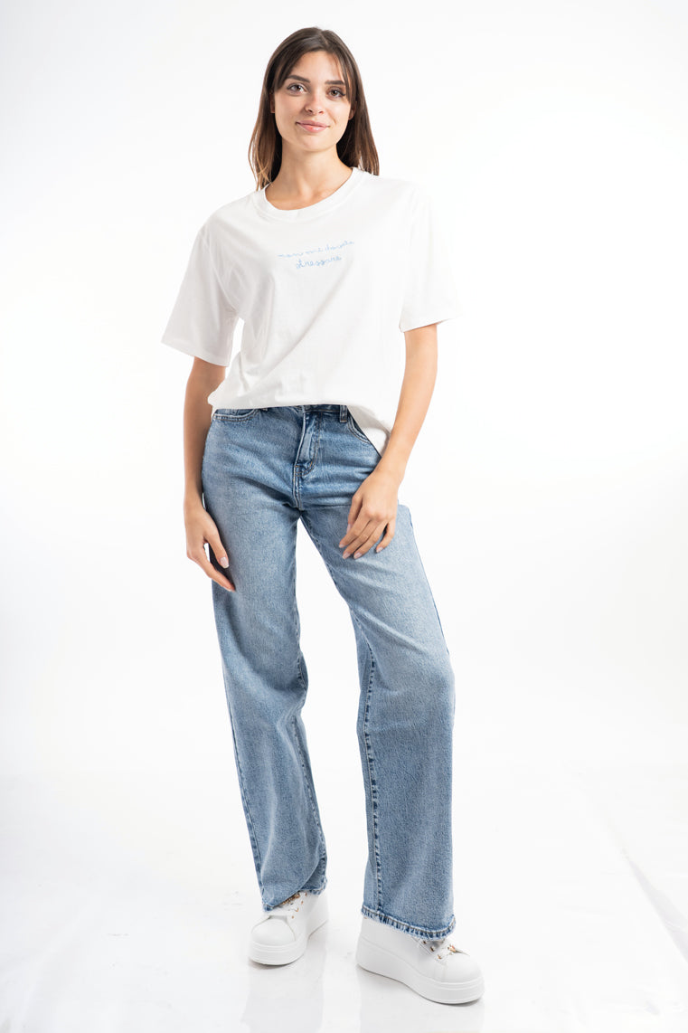 modella indossando T-shirt scritta “Non mi dovete stressare” colore