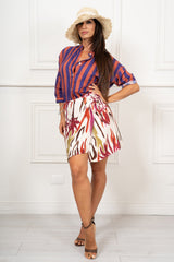modella indossando Camicia in Cotone Leggero a Righe Bicolore Made in Italy colore