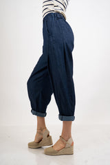 Pantalone jogger effetto chambray con pince.