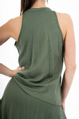 modella indossando Top lungo a fazzoletto con scollo sciallato in viscosa EasyWave no stiro colore