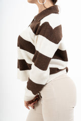 modella indossando Maglia a righe in misto lana modello polo Made in Italy colore