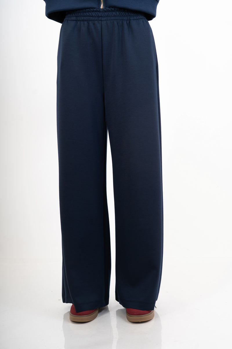 modella indossando Pantalone palazzo felpa con elastico colore