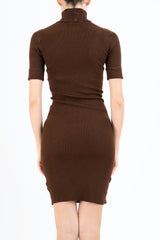 modella indossando Abito SoftDream dolcevita in viscosa elasticizzata colore