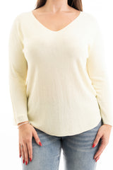 modella indossando Maglia over scollo V in misto viscosa con bordo pulito colore Giallo Unica