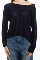 modella indossando Maglia Ampia in Misto Viscosa con Scollo Stondato colore Blu Unica