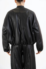 modella indossando Bomber SoftLeather in ecopelle imbottito colore