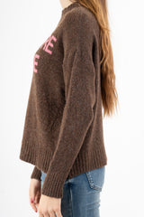 modella indossando Maglione girocollo con scritta “Ho sempre ragione” in misto lana Made in Italy colore