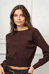 modella indossando Maglia Mirelle boxy in misto viscosa colore Marrone Unica