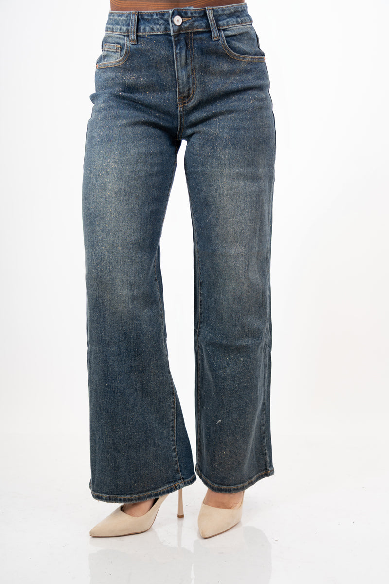 modella indossando Jeans straight a gamba dritta con spalmatura lurex oro colore