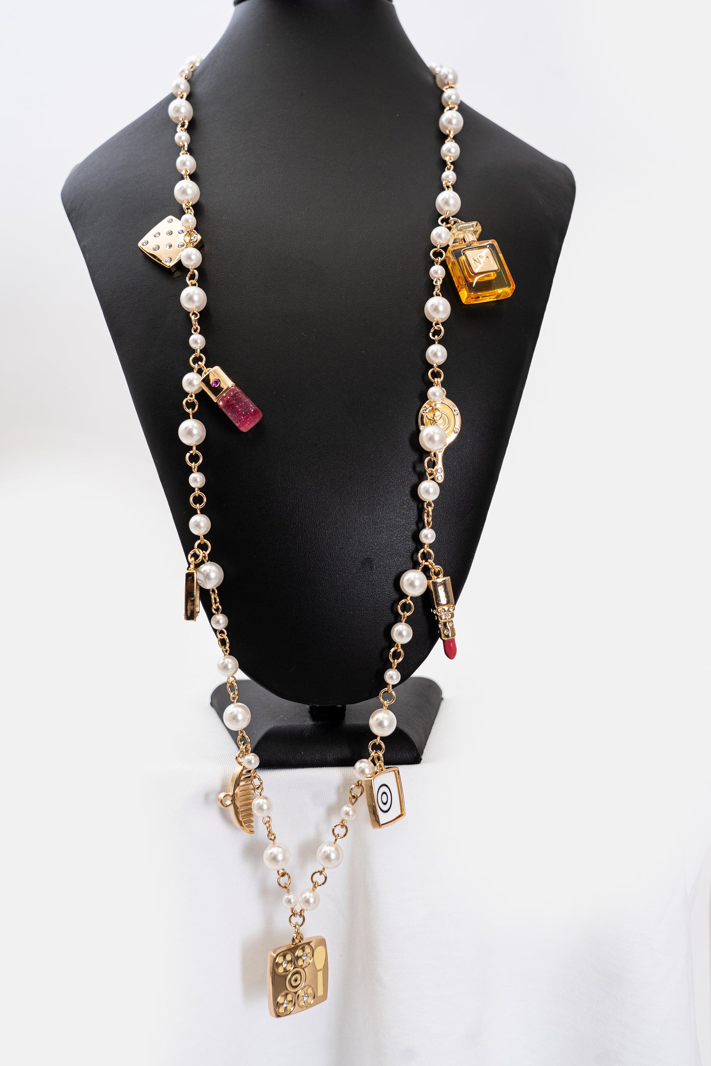 Collana Lunga con Perle e Ciondoli Gold